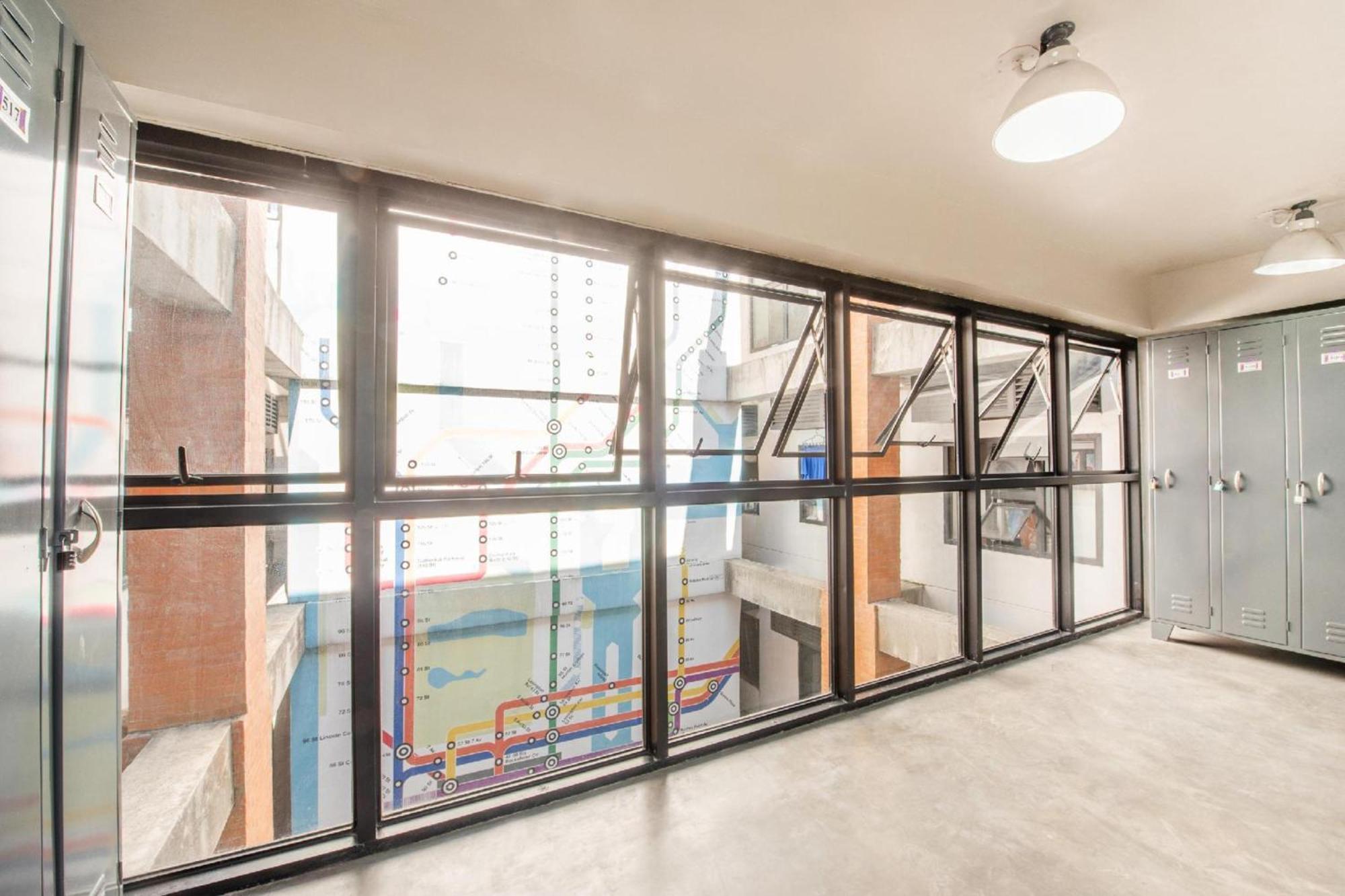Oyo 563 Mytown New York Hotel Taguig Exterior photo
