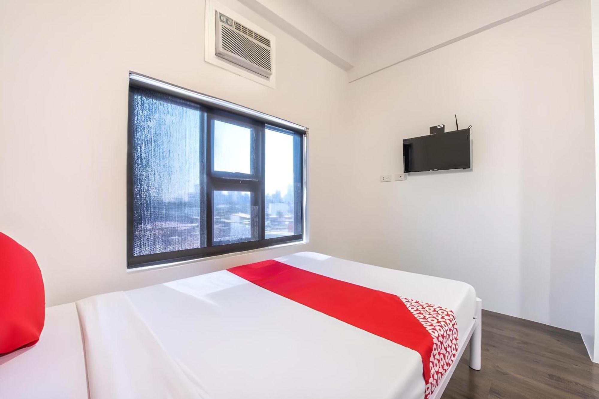 Oyo 563 Mytown New York Hotel Taguig Exterior photo