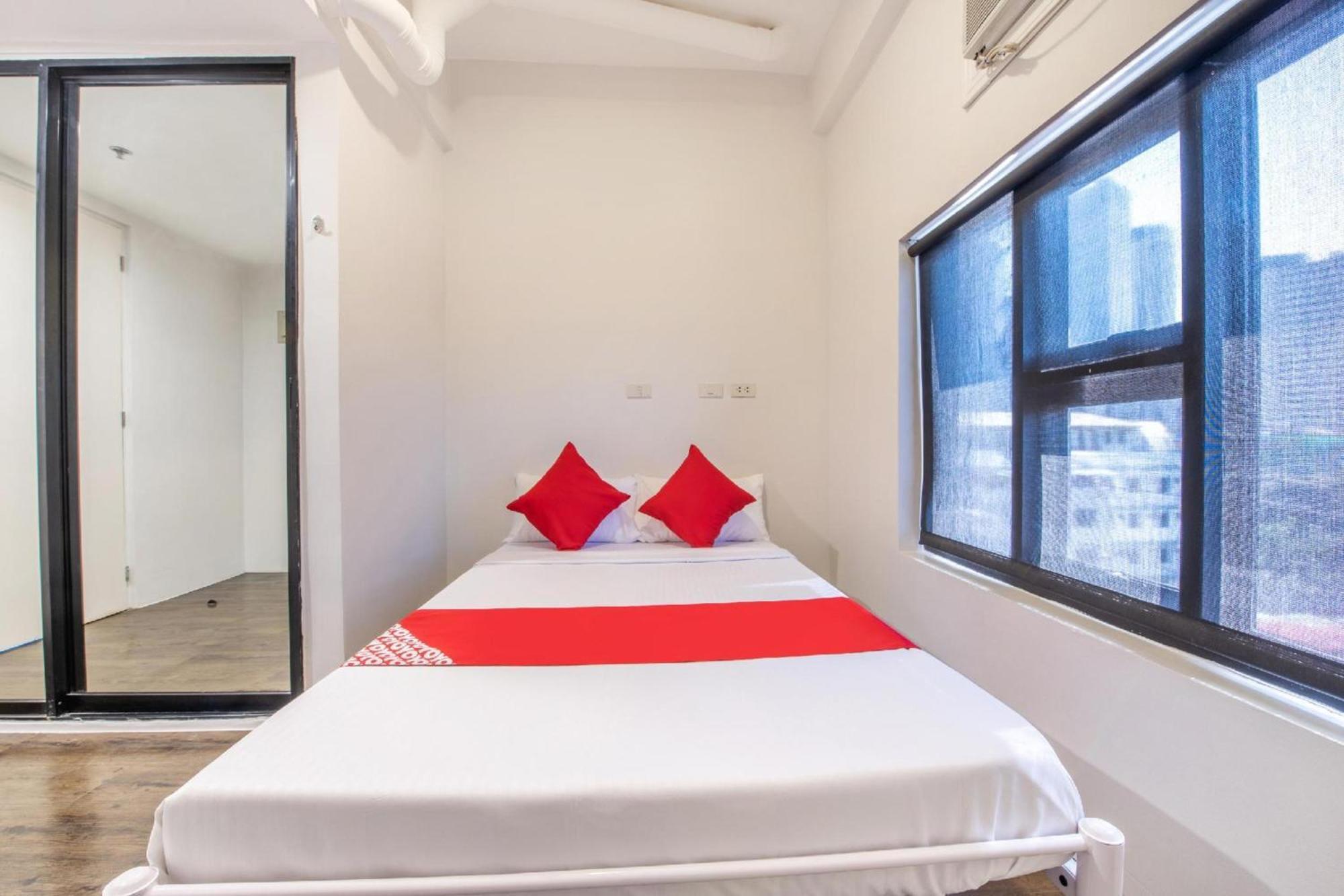 Oyo 563 Mytown New York Hotel Taguig Exterior photo